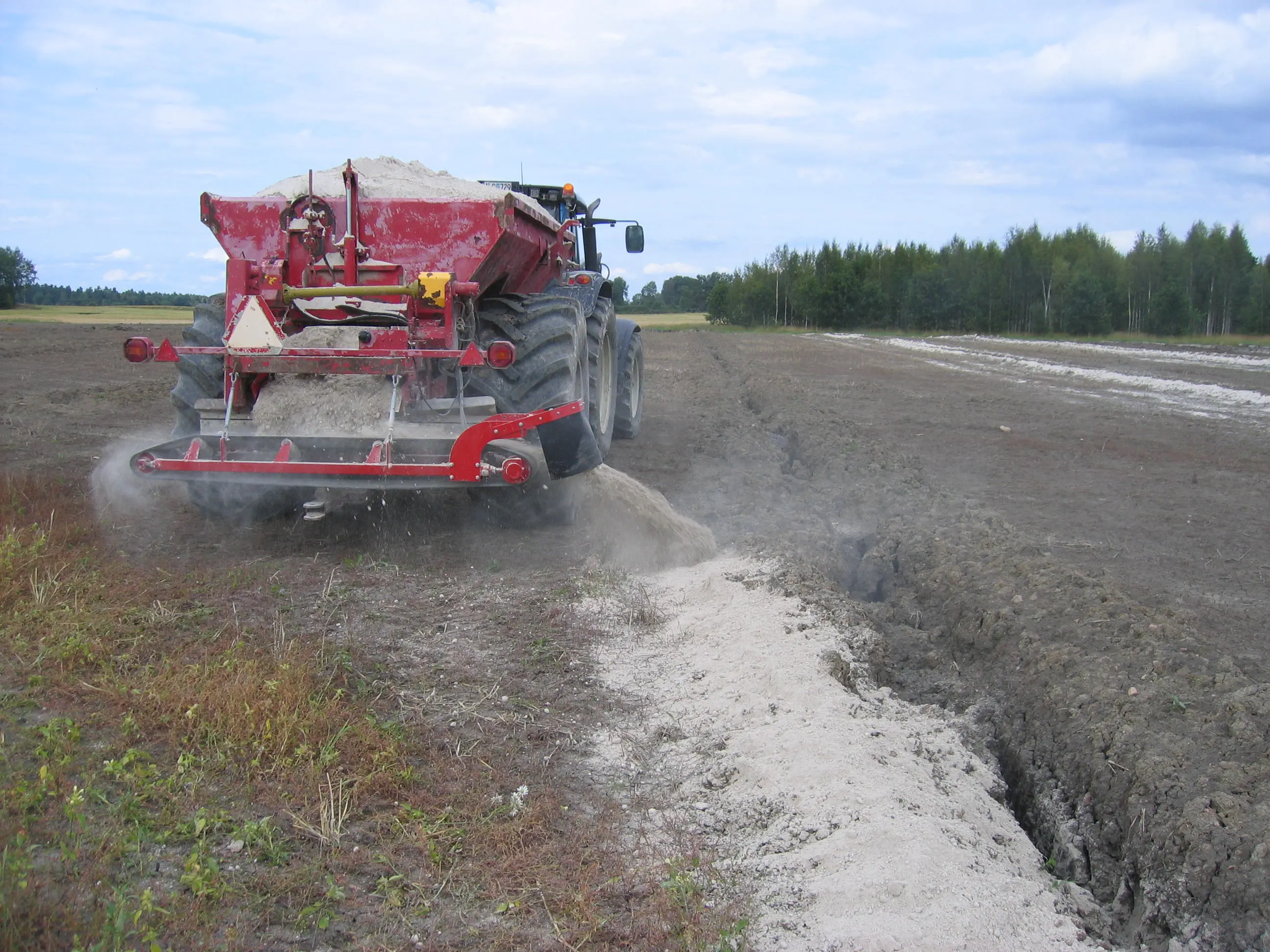 Tillförsel av strukturkalk i samband med täckdikning så kallat kalkfilterdike