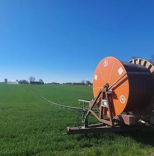 Bevattning av höstvetefält i Skåne den 27 april. Foto: Johanna Lassvik.